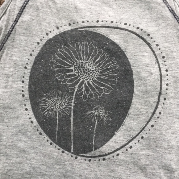 Threads Studio Razorback Tank - Picture 4 of 6